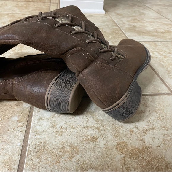 Boots - Picture 7 of 8